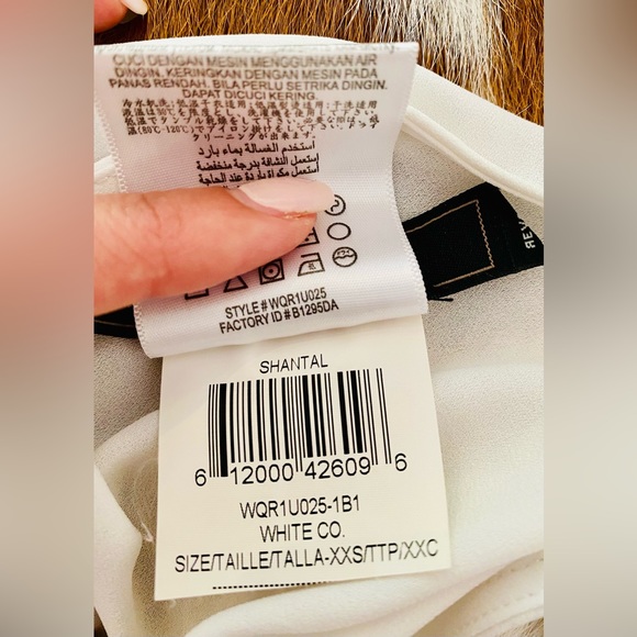 BCBGMaxazria Two Toned White and Black Sleeveless Blouse | size: XXS - Picture 10 of 10